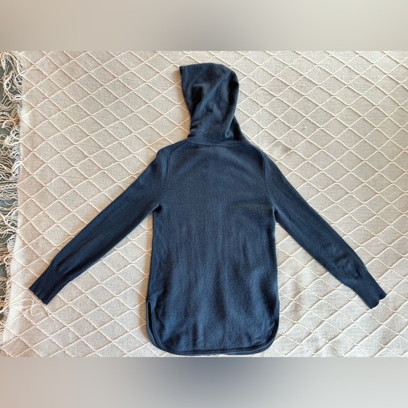 Neiman Marcus Women’s 100% Cashmere Zip Up Sweater. Blue size small. - Picture 11 of 12